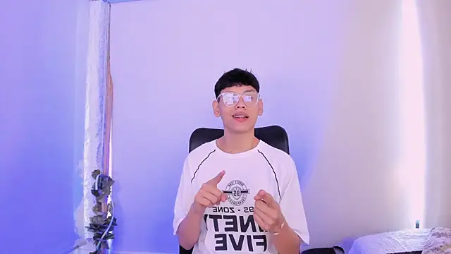 Snapshot of zeus_blaze chatting on September 9, 12:15 pm zeus blaze online show from September 9, 12:15 pm