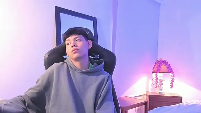 Snapshot of zeus_blaze chatting on September 10, 3:34 pm zeus blaze online show from September 10, 3:34 pm