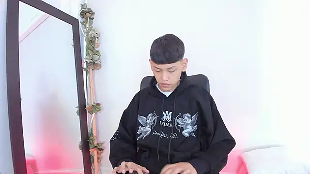 Snapshot of zeus_blaze chatting on September 12, 11:54 am zeus blaze online show from September 12, 11:54 am