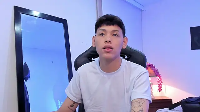 Snapshot of zeus_blaze chatting on September 18, 3:36 pm zeus blaze online show from September 18, 3:36 pm