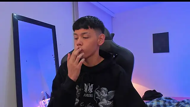 Snapshot of zeus_blaze chatting on September 20, 7:53 am zeus blaze online show from September 20, 7:53 am