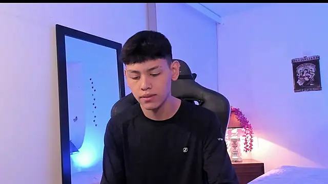 Snapshot of zeus_blaze chatting on September 23, 12:08 pm zeus blaze online show from September 23, 12:08 pm