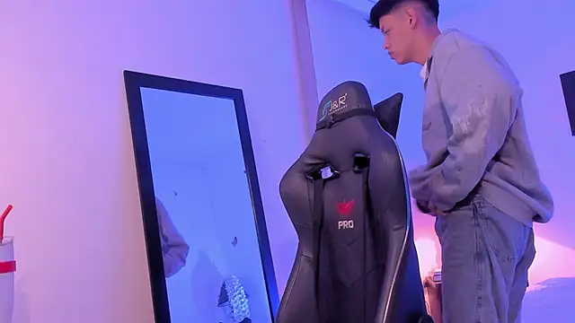 Snapshot of zeus_blaze chatting on September 27, 8:30 am zeus blaze online show from September 27, 8:30 am