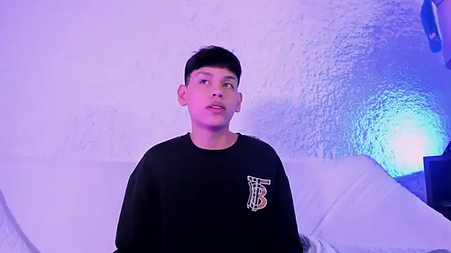 Snapshot of zeus_blaze chatting on September 30, 8:36 pm zeus blaze online show from September 30, 8:36 pm