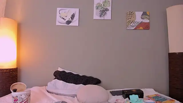 Snapshot of zeus_blaze chatting on October 15, 4:45 am zeus blaze online show from October 15, 4:45 am