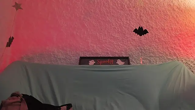 Snapshot of zeus_blaze chatting on October 25, 4:53 am zeus blaze online show from October 25, 4:53 am