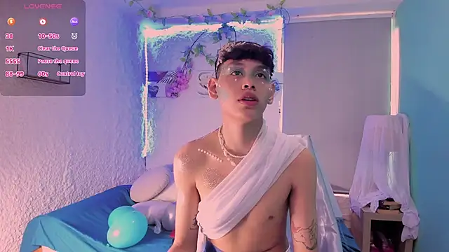 Snapshot of zeus_blaze chatting on October 31, 9:27 pm zeus blaze online show from October 31, 9:27 pm