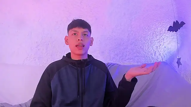 Snapshot of zeus_blaze chatting on November 6, 7:59 pm zeus blaze online show from November 6, 7:59 pm