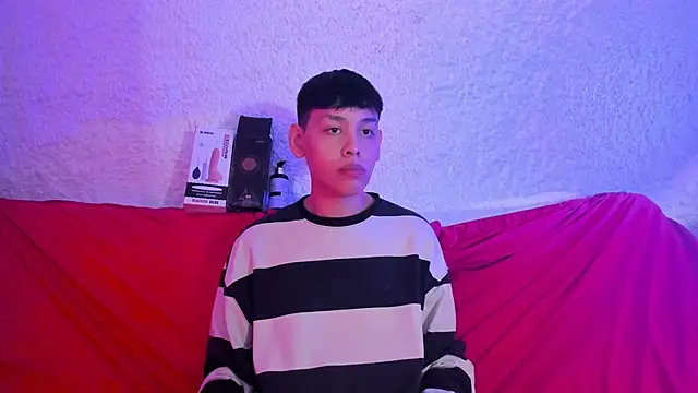 Snapshot of zeus_blaze chatting on November 12, 7:35 pm zeus blaze online show from November 12, 7:35 pm