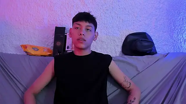 Snapshot of zeus_blaze chatting on November 14, 7:45 pm zeus blaze online show from November 14, 7:45 pm