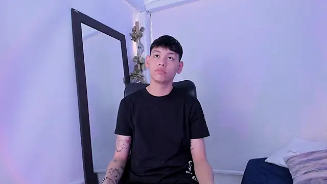 Snapshot of zeus_blaze chatting on November 15, 3:19 pm zeus blaze online show from November 15, 3:19 pm