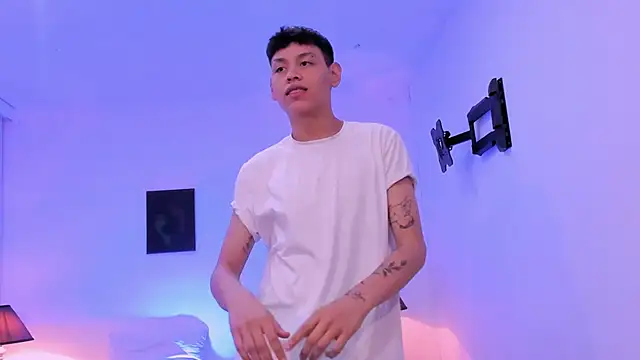 Snapshot of zeus_blaze chatting on November 29, 8:01 pm zeus blaze online show from November 29, 8:01 pm