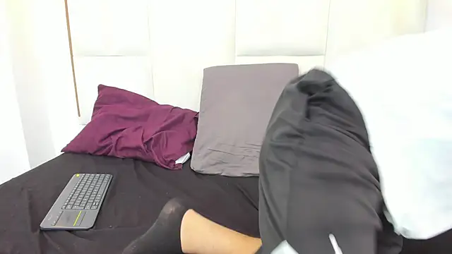 Snapshot of Naim_Bennetsex chatting on September 8, 4:28 pm Naim Bennetsex online show from September 8, 4:28 pm