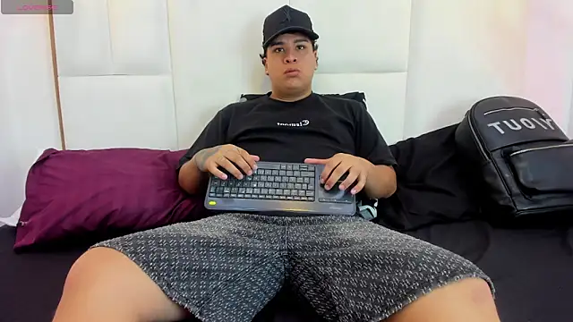 Snapshot of Naim_Bennetsex chatting on September 16, 5:25 pm Naim Bennetsex online show from September 16, 5:25 pm