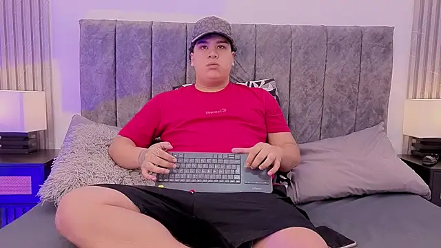 Snapshot of Naim_Bennetsex chatting on September 18, 4:31 pm Naim Bennetsex online show from September 18, 4:31 pm