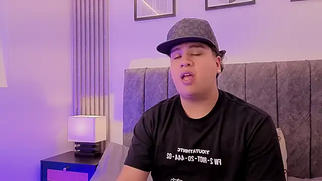 Snapshot of Naim_Bennetsex chatting on September 19, 4:40 pm Naim Bennetsex online show from September 19, 4:40 pm