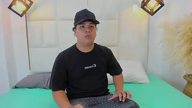 Snapshot of Naim_Bennetsex chatting on September 22, 9:06 pm Naim Bennetsex online show from September 22, 9:06 pm