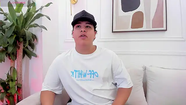 Snapshot of Naim_Bennetsex chatting on September 24, 6:22 pm Naim Bennetsex online show from September 24, 6:22 pm