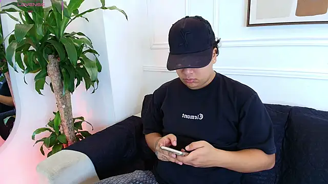 Snapshot of Naim_Bennetsex chatting on October 1, 5:52 pm Naim Bennetsex online show from October 1, 5:52 pm