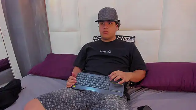 Snapshot of Naim_Bennetsex chatting on October 3, 2:25 pm Naim Bennetsex online show from October 3, 2:25 pm