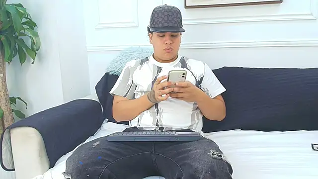 Snapshot of Naim_Bennetsex chatting on October 11, 6:28 pm Naim Bennetsex online show from October 11, 6:28 pm