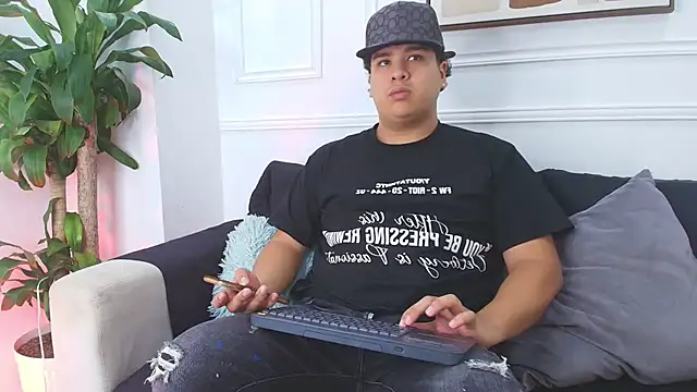 Snapshot of Naim_Bennetsex chatting on October 15, 6:30 pm Naim Bennetsex online show from October 15, 6:30 pm