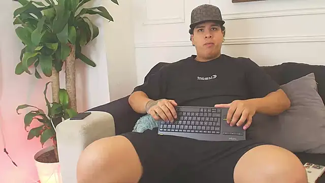 Snapshot of Naim_Bennetsex chatting on October 16, 6:53 pm Naim Bennetsex online show from October 16, 6:53 pm