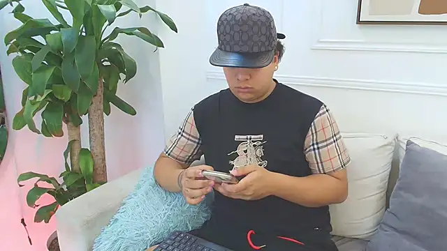 Snapshot of Naim_Bennetsex chatting on October 17, 6:21 pm Naim Bennetsex online show from October 17, 6:21 pm