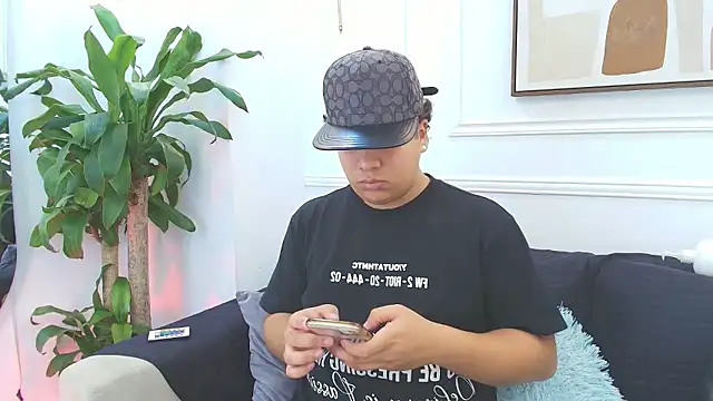 Snapshot of Naim_Bennetsex chatting on October 20, 8:42 pm Naim Bennetsex online show from October 20, 8:42 pm