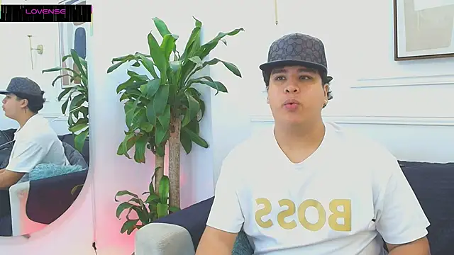 Snapshot of Naim_Bennetsex chatting on October 23, 7:01 pm Naim Bennetsex online show from October 23, 7:01 pm