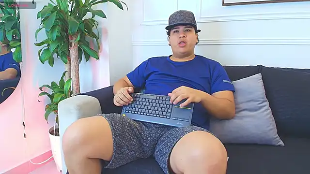 Snapshot of Naim_Bennetsex chatting on October 29, 6:53 pm Naim Bennetsex online show from October 29, 6:53 pm