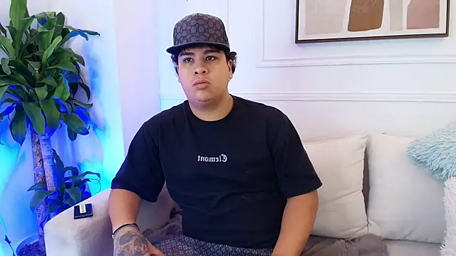 Snapshot of Naim_Bennetsex chatting on November 4, 6:40 pm Naim Bennetsex online show from November 4, 6:40 pm