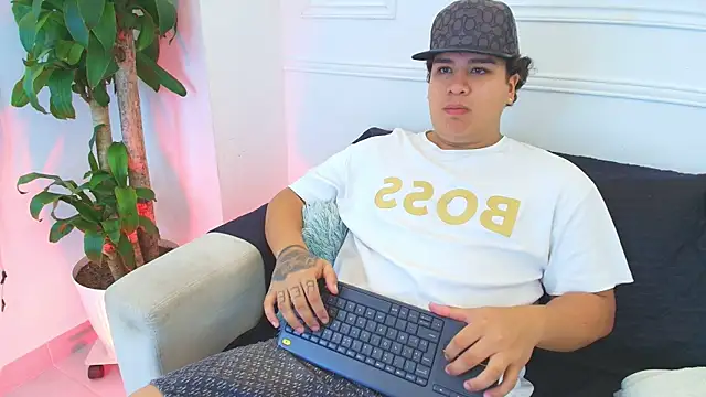 Snapshot of Naim_Bennetsex chatting on November 8, 5:34 pm Naim Bennetsex online show from November 8, 5:34 pm