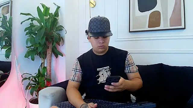 Snapshot of Naim_Bennetsex chatting on November 11, 6:30 pm Naim Bennetsex online show from November 11, 6:30 pm