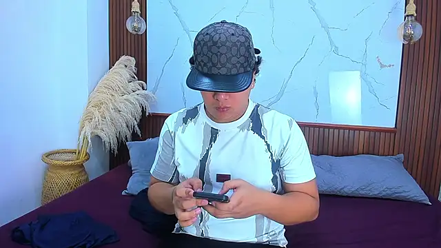 Snapshot of Naim_Bennetsex chatting on November 13, 3:33 pm Naim Bennetsex online show from November 13, 3:33 pm