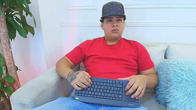 Snapshot of Naim_Bennetsex chatting on November 22, 6:40 pm Naim Bennetsex online show from November 22, 6:40 pm