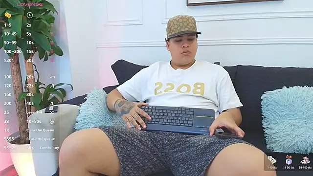 Snapshot of Naim_Bennetsex chatting on November 26, 6:31 pm Naim Bennetsex online show from November 26, 6:31 pm