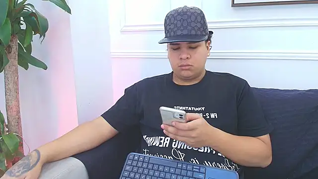 Snapshot of Naim_Bennetsex chatting on November 30, 6:01 pm Naim Bennetsex online show from November 30, 6:01 pm