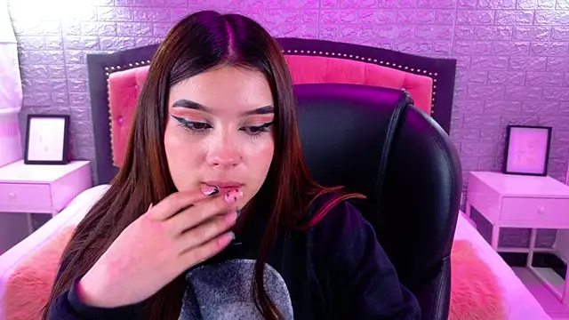 Snapshot of Natalie_loffreda chatting on October 3, 2:52 am Natalie loffreda online show from October 3, 2:52 am