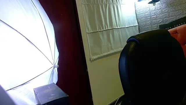 Snapshot of Natalie_loffreda chatting on October 20, 3:51 am Natalie loffreda online show from October 20, 3:51 am