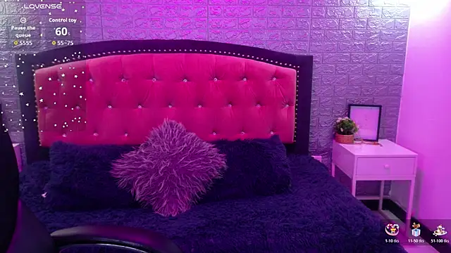 Snapshot of Natalie_loffreda chatting on November 19, 3:17 am Natalie loffreda online show from November 19, 3:17 am