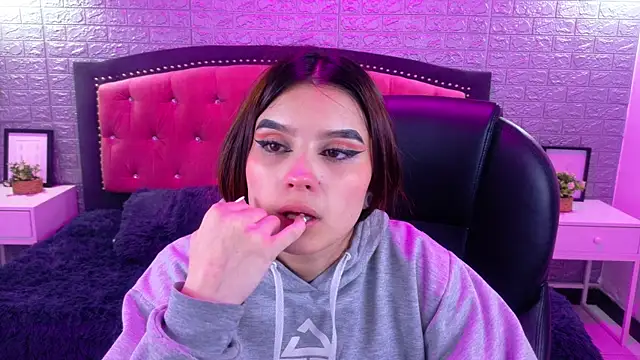 Snapshot of Natalie_loffreda chatting on November 20, 3:07 am Natalie loffreda online show from November 20, 3:07 am