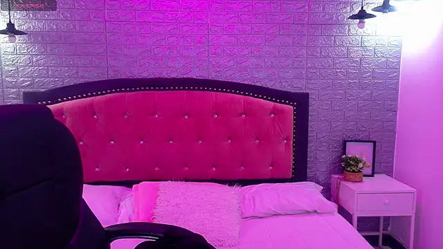 Snapshot of Natalie_loffreda chatting on November 27, 3:19 am Natalie loffreda online show from November 27, 3:19 am