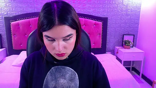 Snapshot of Natalie_loffreda chatting on November 28, 3:09 am Natalie loffreda online show from November 28, 3:09 am