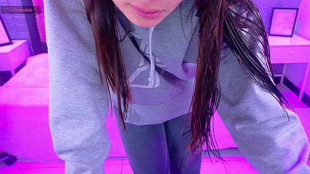 Snapshot of Natalie_loffreda chatting on December 16, 3:22 am Natalie loffreda online show from December 16, 3:22 am