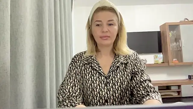 Blondie xoxoxo online show from September 11, 5:07 am