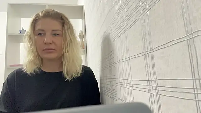 Blondie xoxoxo online show from September 25, 7:56 am