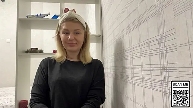 Blondie xoxoxo online show from November 25, 2:50 pm