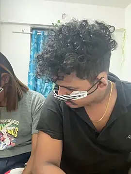 Snapshot of Cutie_Shruti chatting on November 11, 6:52 pm Cutie Shruti online show from November 11, 6:52 pm