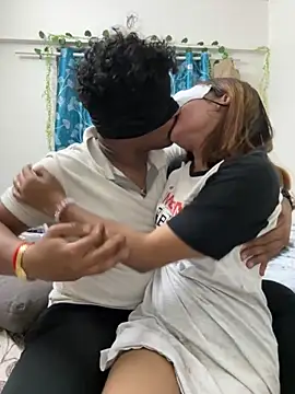 Snapshot of Cutie_Shruti chatting on November 17, 12:33 pm Cutie Shruti online show from November 17, 12:33 pm